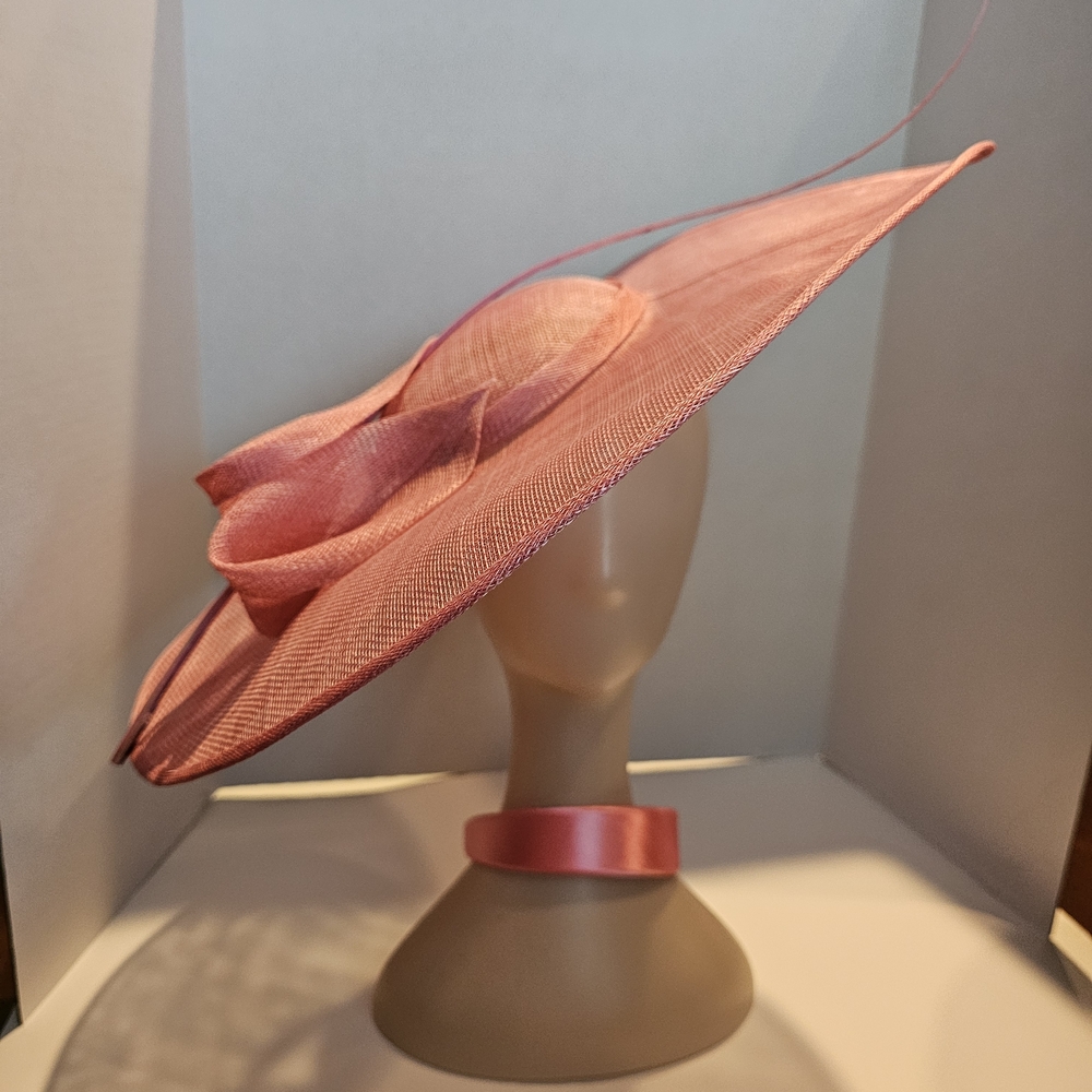 Sophisticated Pink Wide-Brimmed Hat - Picture 5 of 10